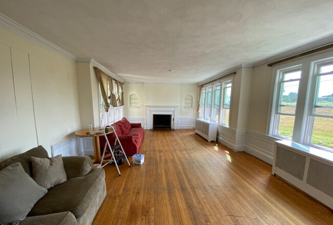 Building Photo - 36 Manet Rd