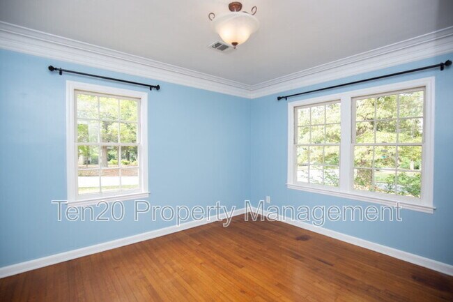 Building Photo - 1706 Wells Dr