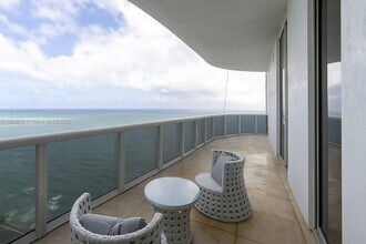 Building Photo - 15811 Collins Ave