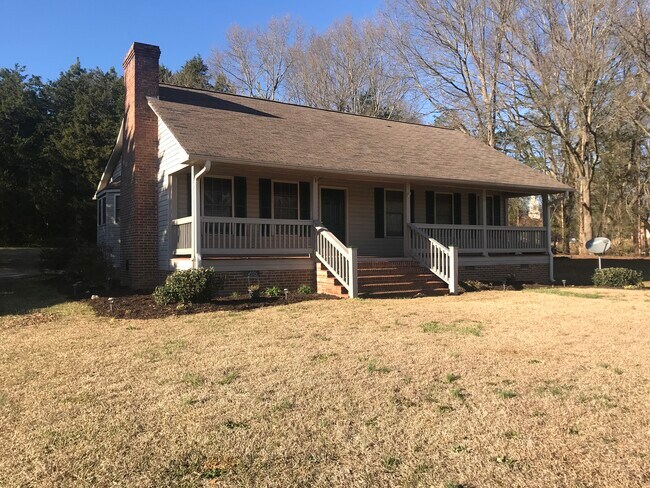 Building Photo - 1623 Cedar Rock Church Rd