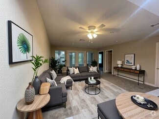 Building Photo - 200 Golf View Dr