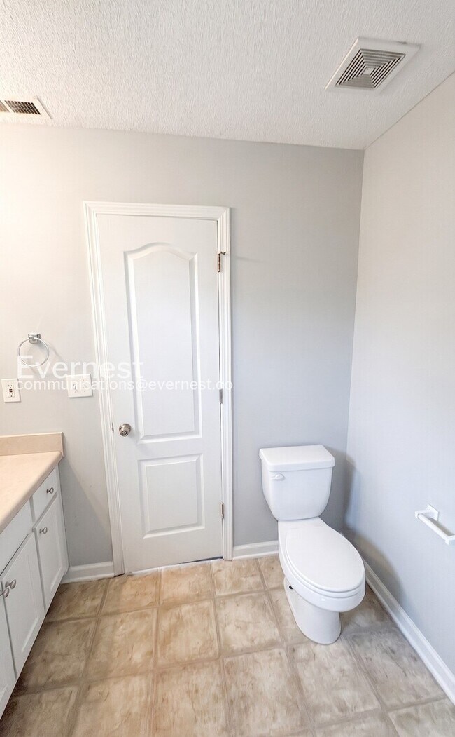 Foto del edificio - 8641 Thomas Ln