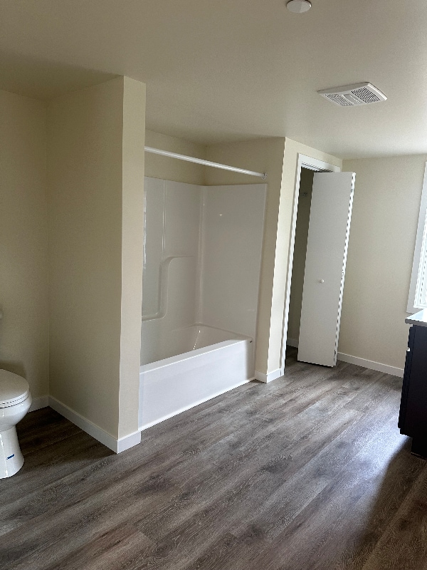 Building Photo - 587 Valley Rd