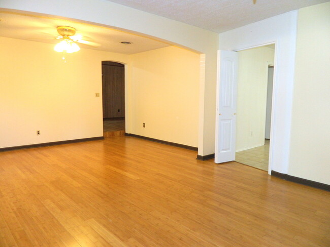 Foto del edificio - Home For Rent - 4528 Plantation Rd Martine...