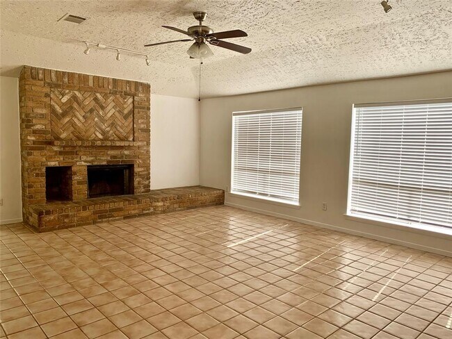 Building Photo - 2793 Spring Moss Dr