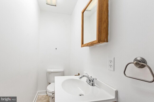 Foto del edificio - 1649 S Hanover St