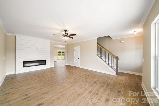 Foto del edificio - 818 N Rocky River Rd