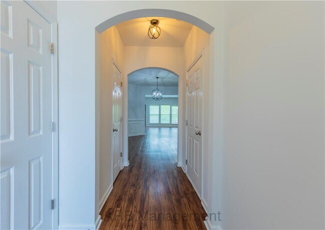 Foto del edificio - 4922 Sherwood Way