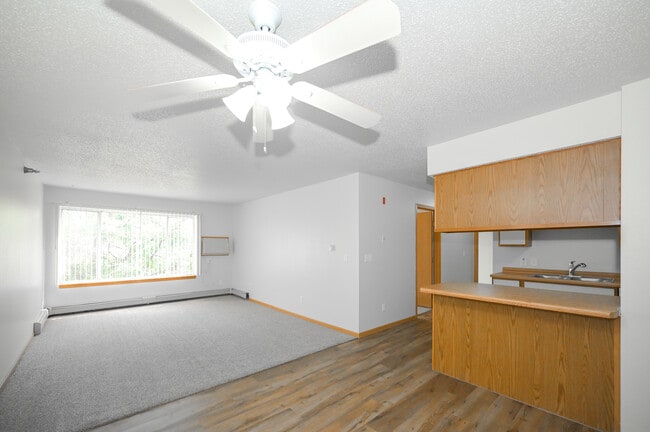 Building Photo - Oak Hills Manor