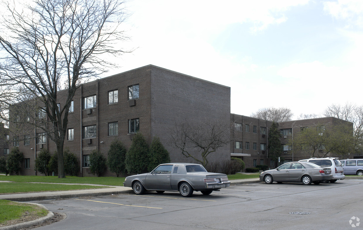 Primary Photo - Crystal Terrace Apartments