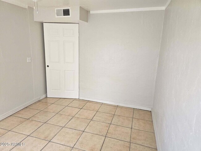 Foto del edificio - 1239 E Highland Ave