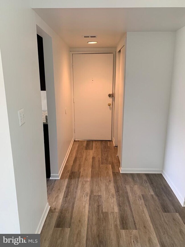 Building Photo - 5027 Green Mountain Cir