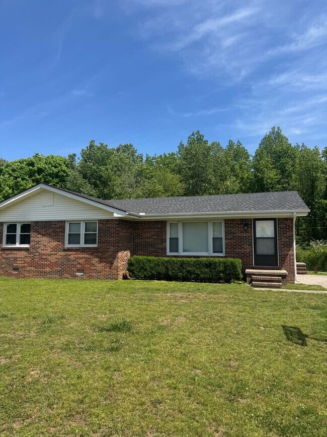 Building Photo - 586 Hutchens Rd