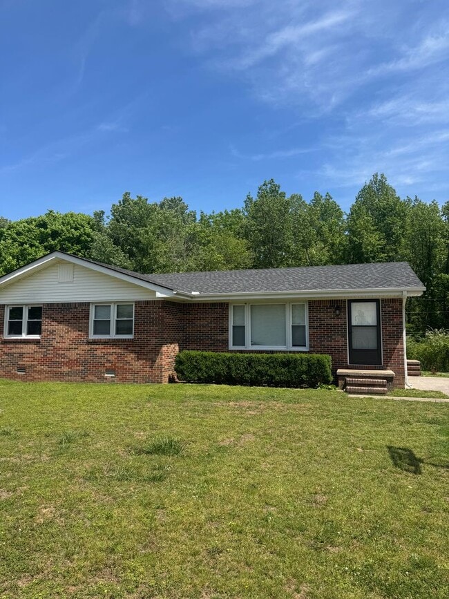 Building Photo - 586 Hutchens Rd