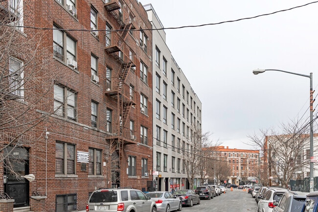 Context - 2321 Belmont Ave