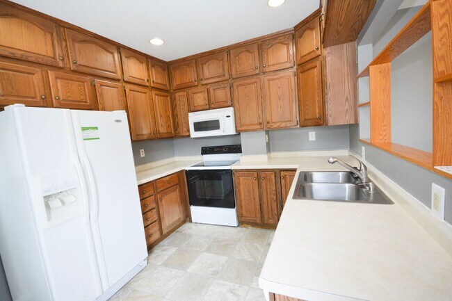 Building Photo - Gorgeous home on corner lot with fenced yard!