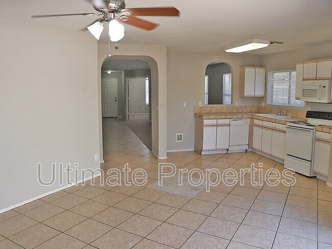 Building Photo - 10526 W Via Del Sol