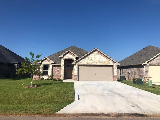 Building Photo - 3206 Windcrest Dr
