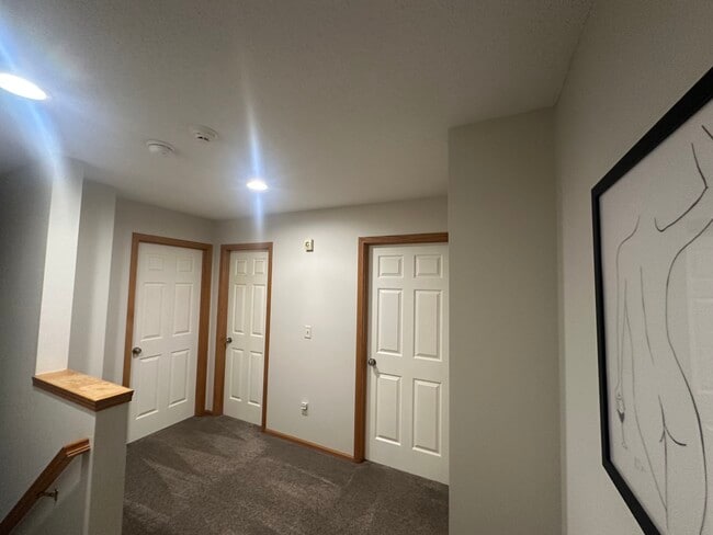 Building Photo - 2132 Ridgeview Cir