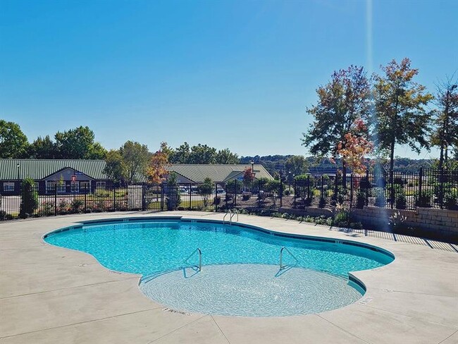 Building Photo - 721 Woodstock Grove Dr