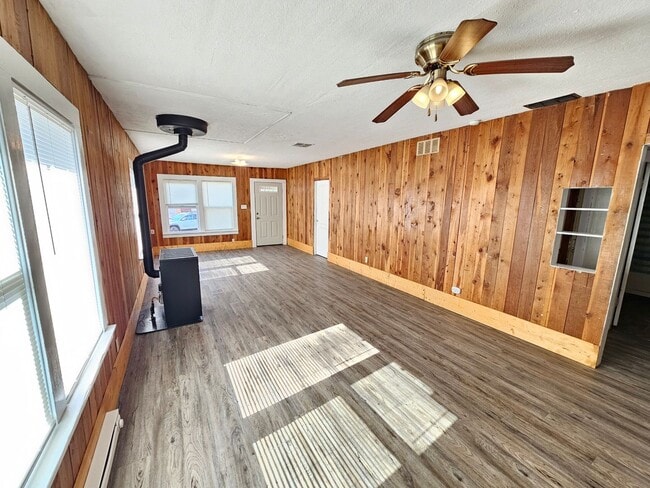 Building Photo - 1802 Cove Ave