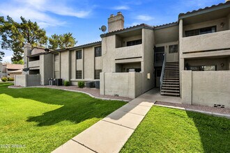 Building Photo - 533 W Guadalupe Rd
