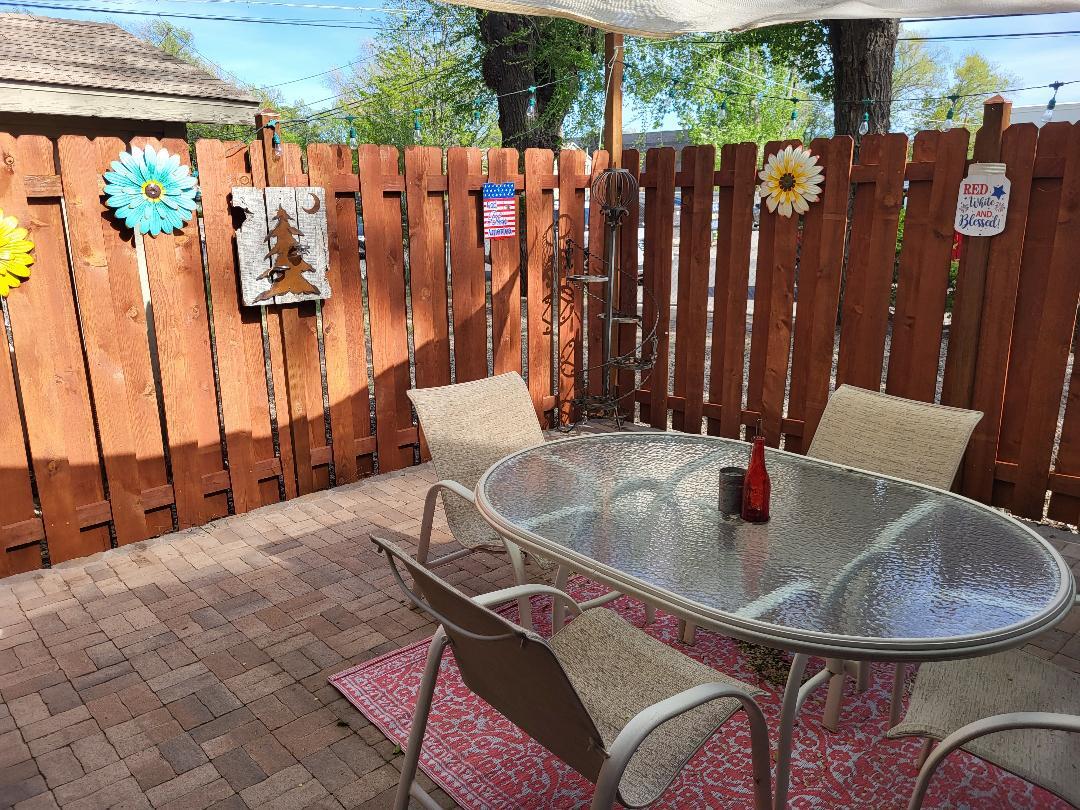 patio off bedroom/private - 703 N Walnut St