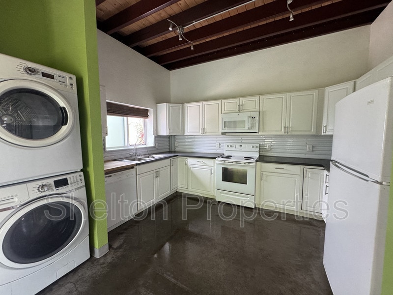 Photo - 2121 W Hayward Ave Unit 4