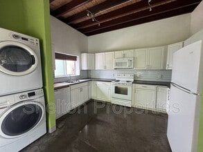 Building Photo - 2121 W Hayward Ave