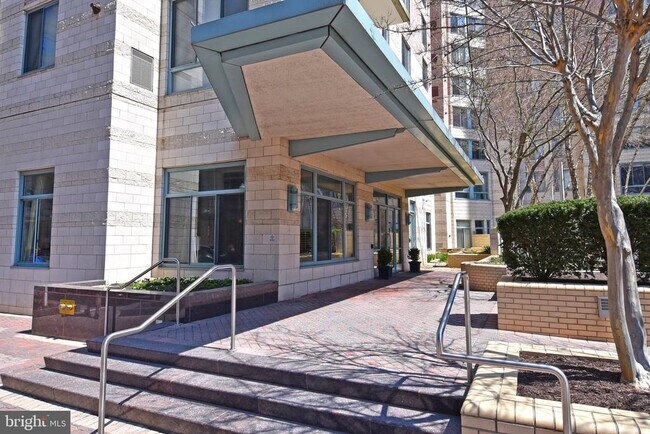 Foto del edificio - 851 N Glebe Rd