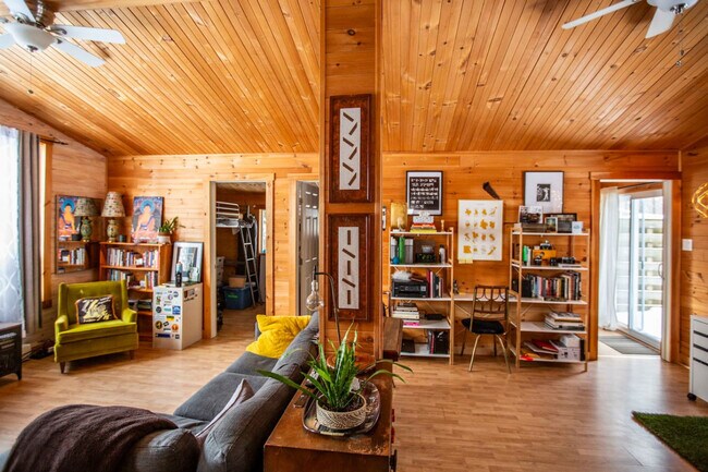 Photo du bâtiment - 943 Chem. Kennedy