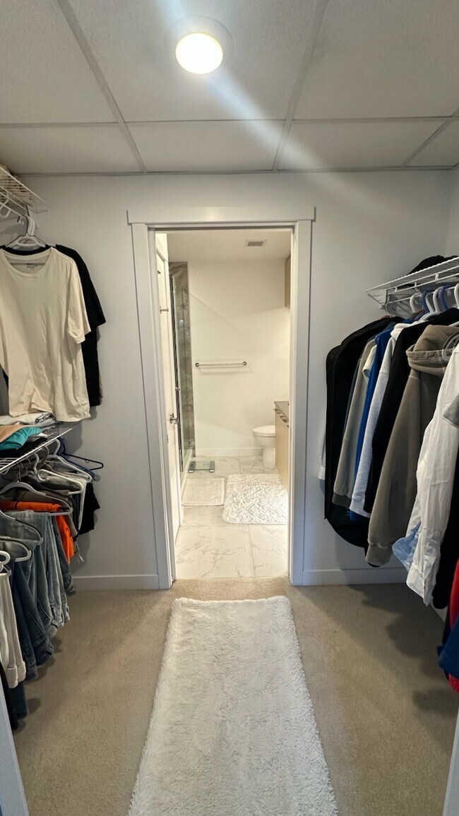 Photo du bâtiment - Stylish 1(+den) Bedroom, 2 Bathroom Apartment in Trendy Bridgeland - (IP006)