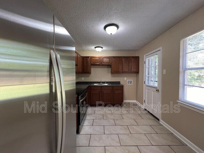 Building Photo - 3250 McKell Dr