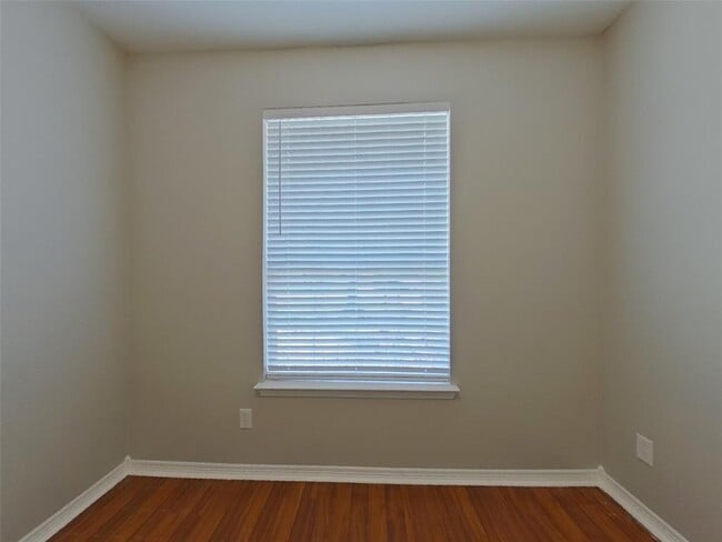 Building Photo - 28818 Hidden Cove Dr