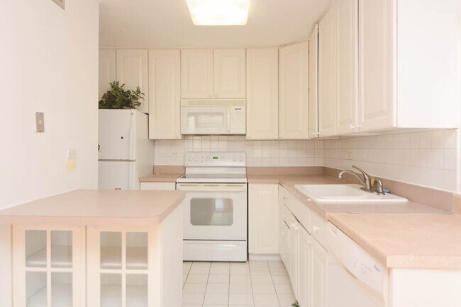 Foto del edificio - 5100 N Marine Dr