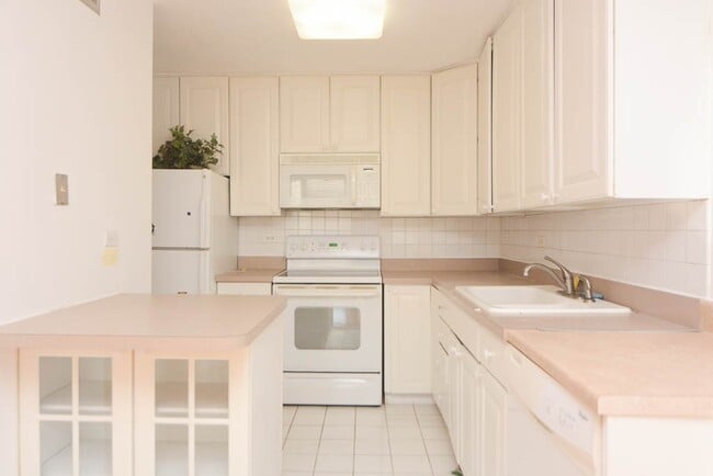 Building Photo - 5100 N Marine Dr