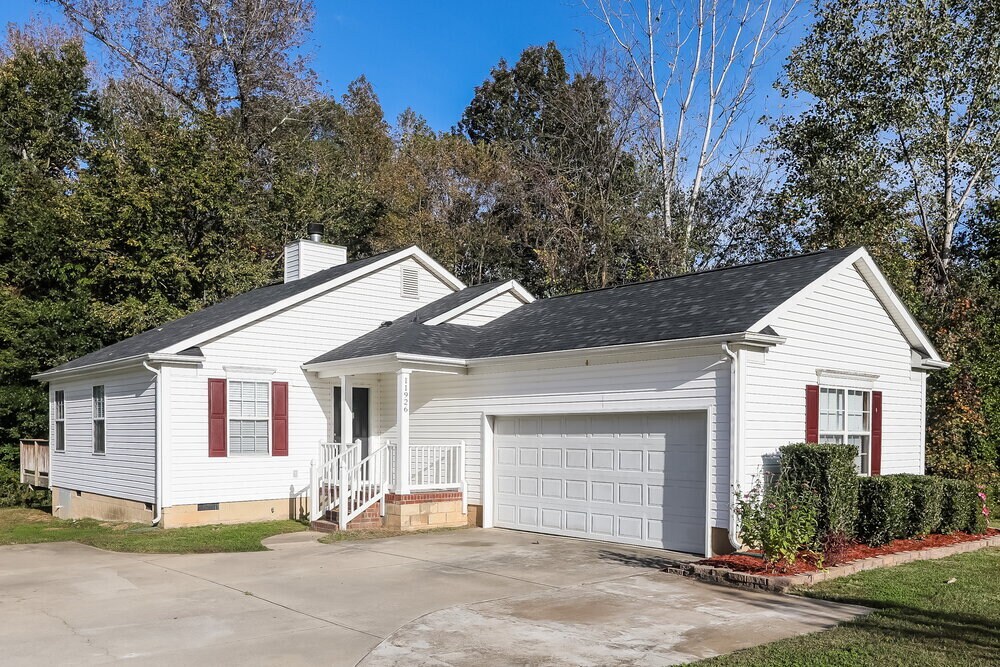 Foto principal - 11926 Stewarts Crossing Dr