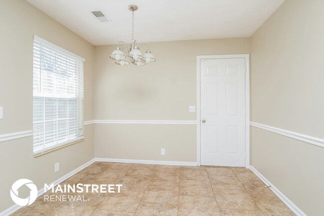 Building Photo - 1121 Burlingame Ct