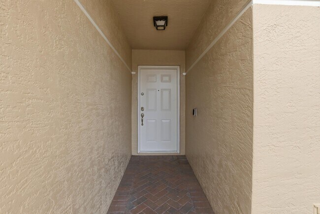 Building Photo - 9363 Bridgeport Dr