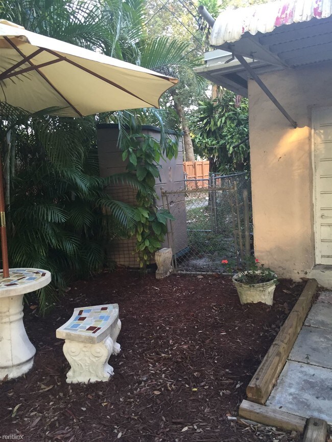 Foto del edificio - 479 Westward Dr