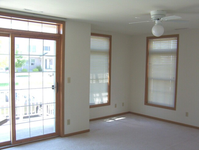 Building Photo - 2616 Stange Rd