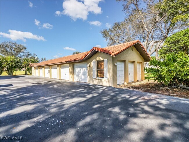Foto del edificio - 9851 Costa Mesa Ln