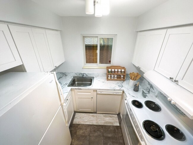 Interior Photo - 355 E 14 Mile Rd