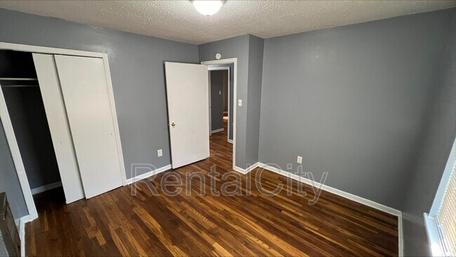 Building Photo - 114 Navy Dr