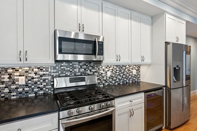 Building Photo - 15 Preble St