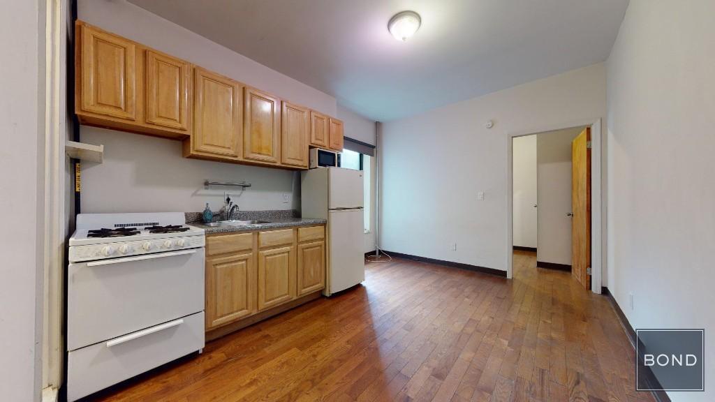 Primary Photo - 328 E 14th St