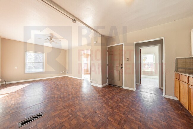 Building Photo - 4242 Mapledale Ave