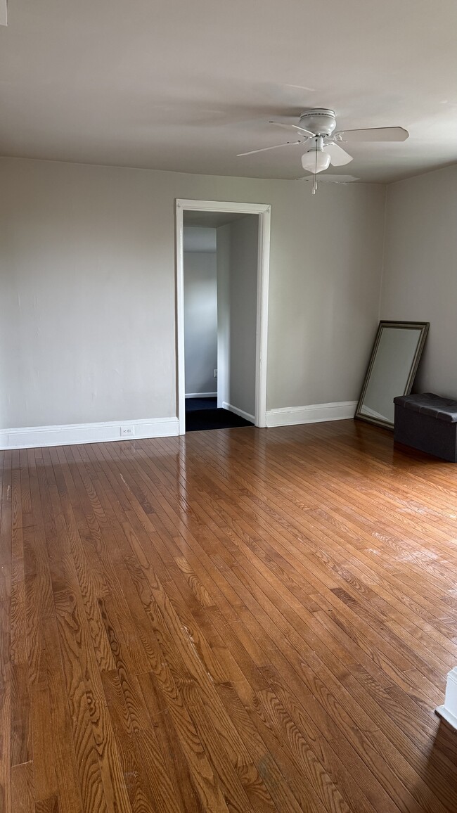 Living Room - 62 Penn Blvd