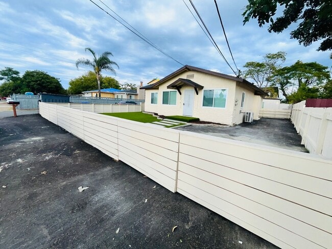 Foto del edificio - Remodeled 3 bedroom 2 Bath house