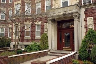 Building Photo - 131 Park Dr